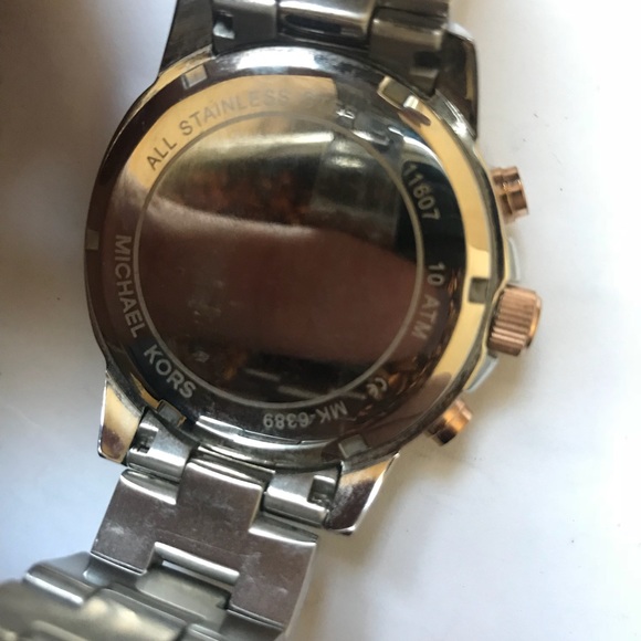 Michael Kors two toned Bradshaw watch 6389 - Picture 4 of 5